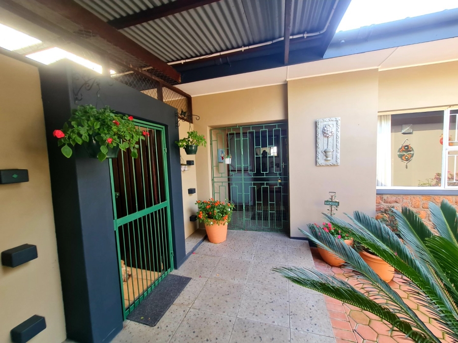 4 Bedroom Property for Sale in Bergsig Western Cape